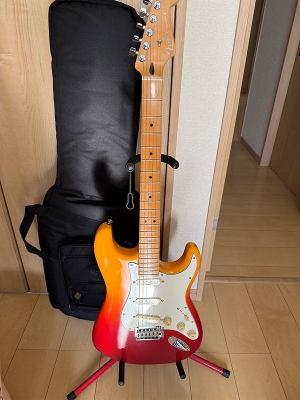 Fender MEX Player Plus Stratocaster Tequila Sunriseの画像